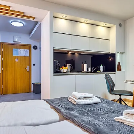 Zloty Lisc Blisko Norweskiej Polany - 5d 斯克拉斯卡波伦巴